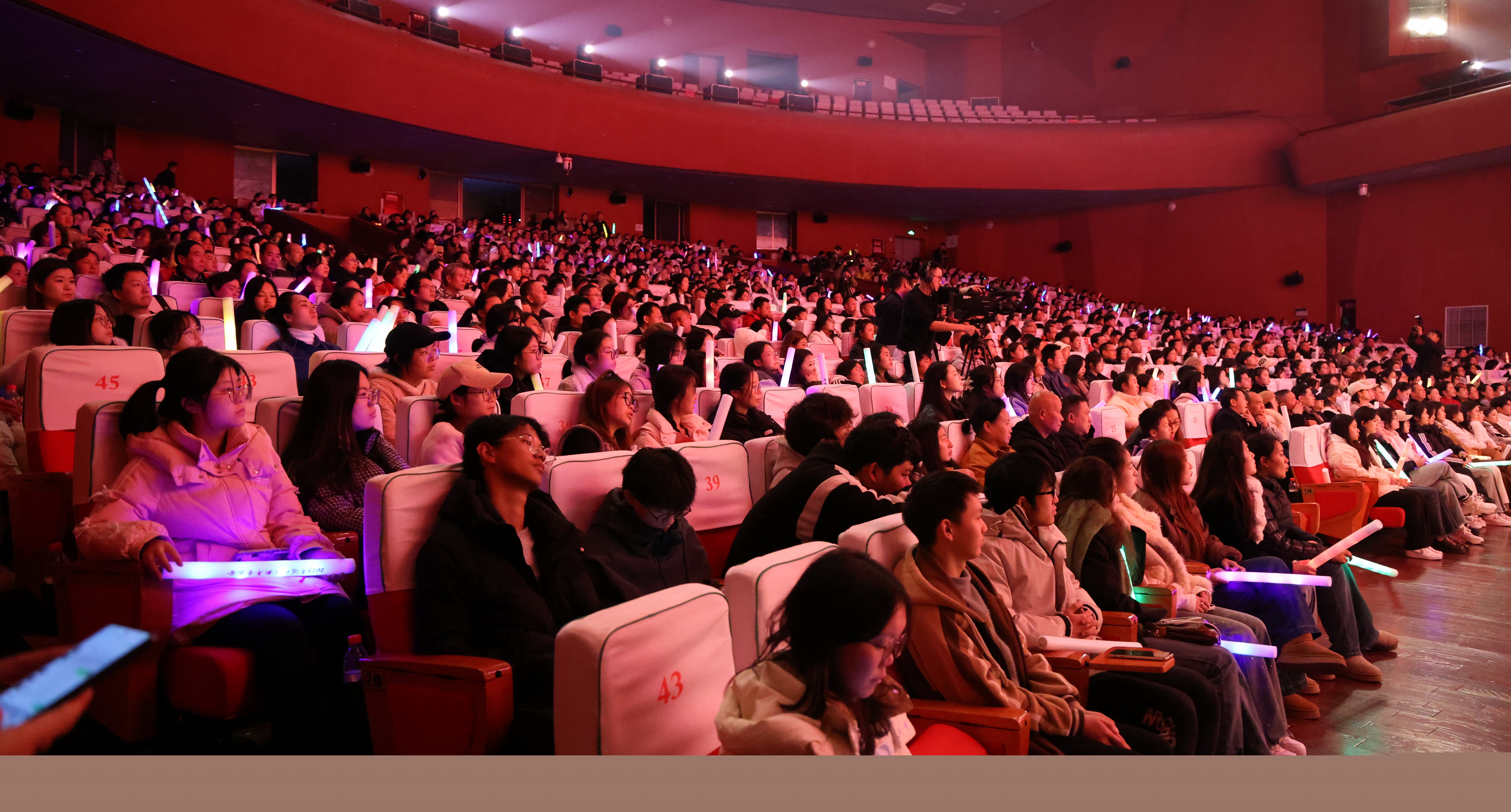 觀眾1(1).jpg 觀眾1(1).jpg